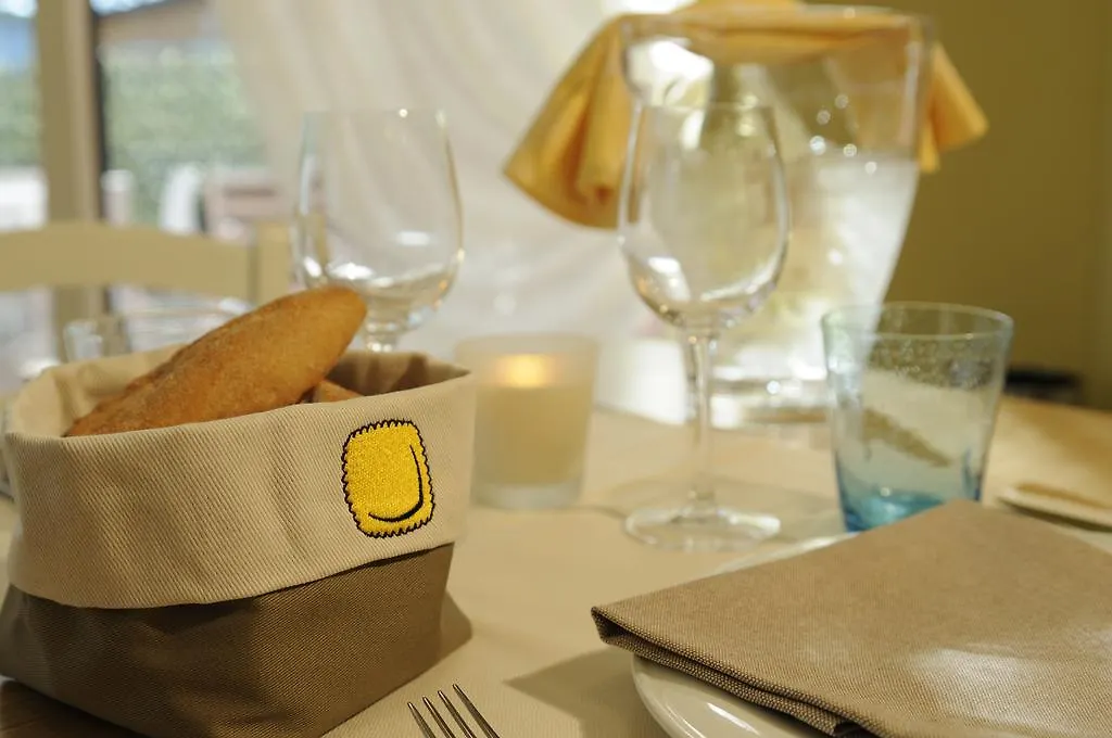 Locanda Dogana Bed & Breakfast Peschiera del Garda 0*,  İtalya