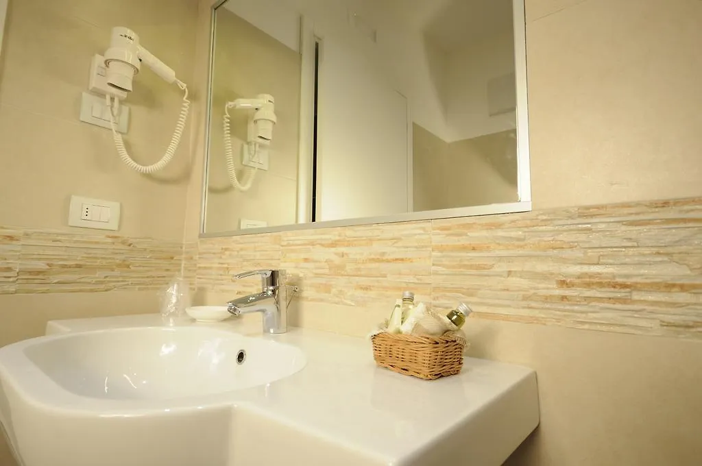 Locanda Dogana Bed & Breakfast Peschiera del Garda 0*,  İtalya